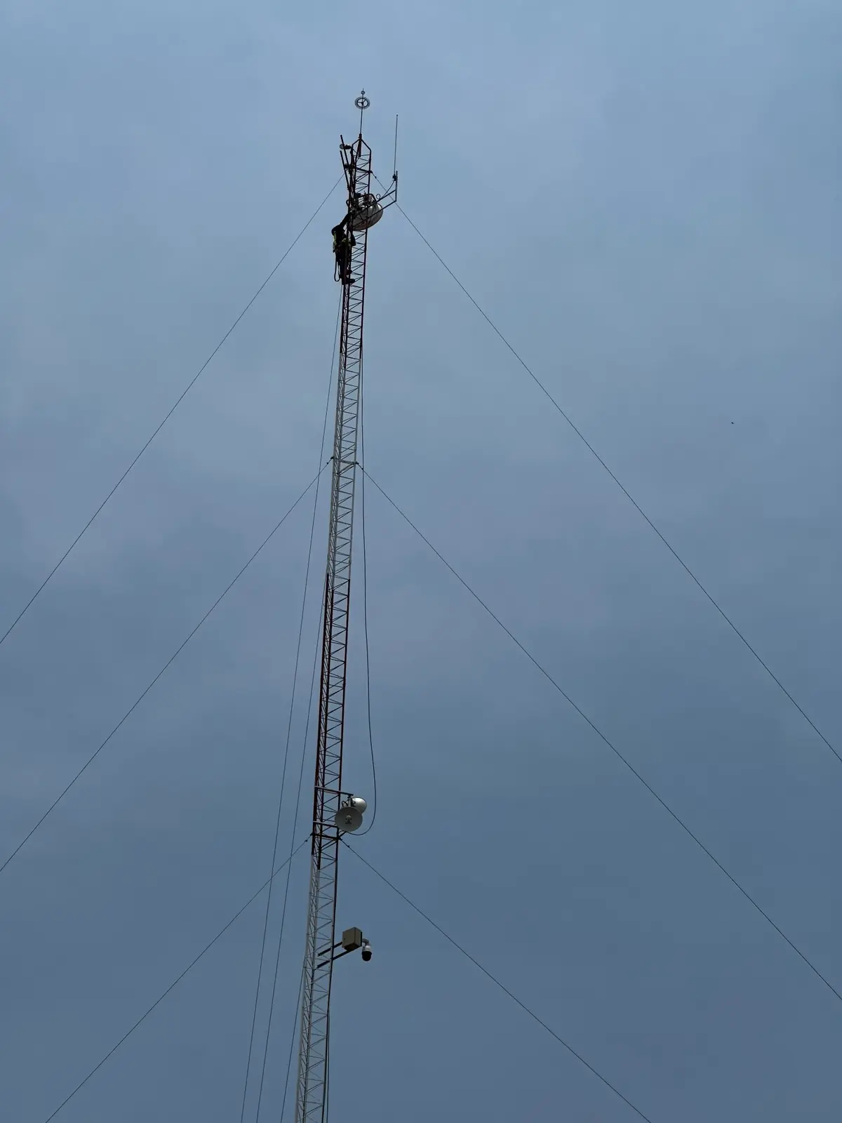 Infraestructura de radiocomunicación instalada en un sitio operativo