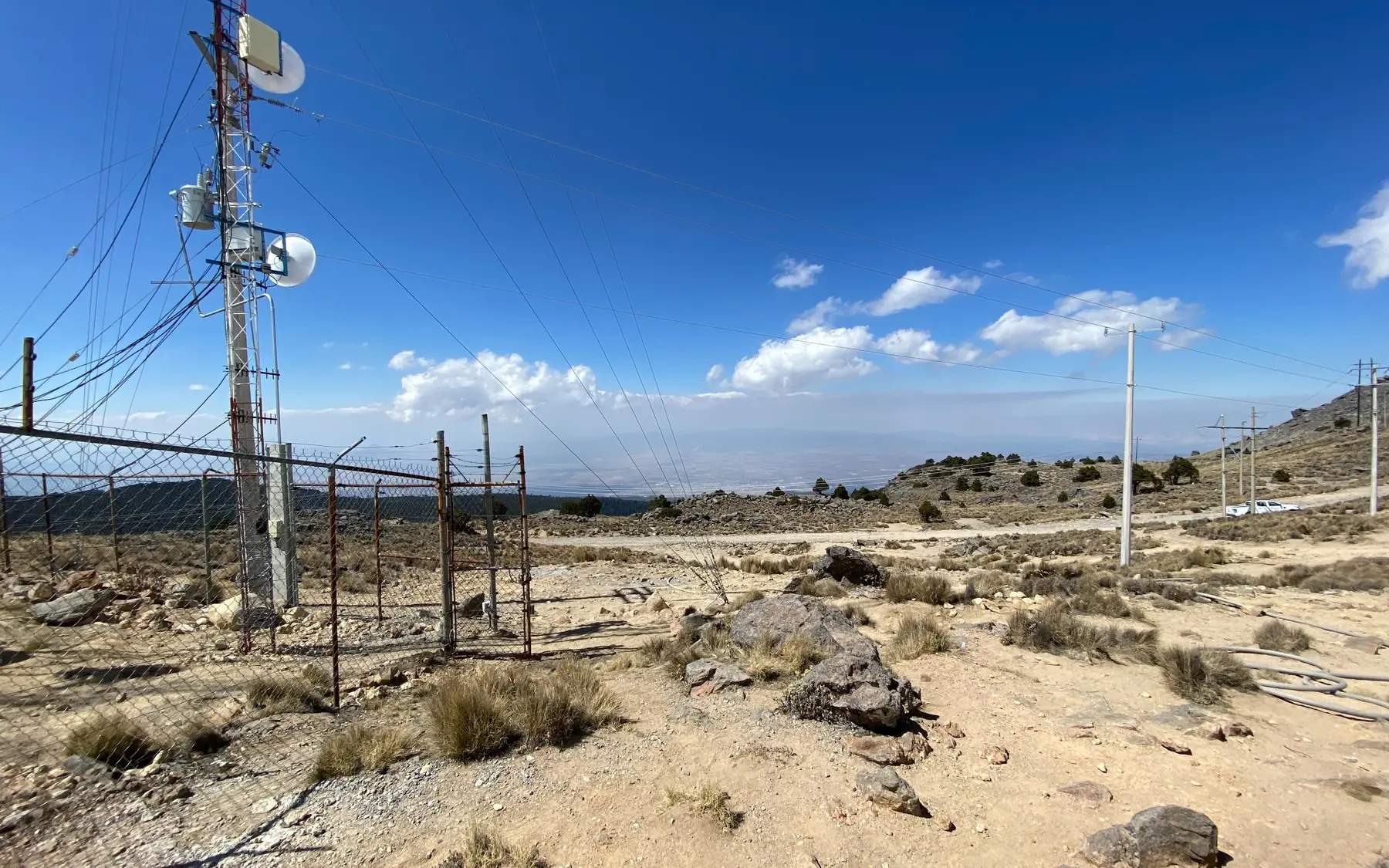 Infraestructura de telecomunicaciones instalada en un sitio remoto
